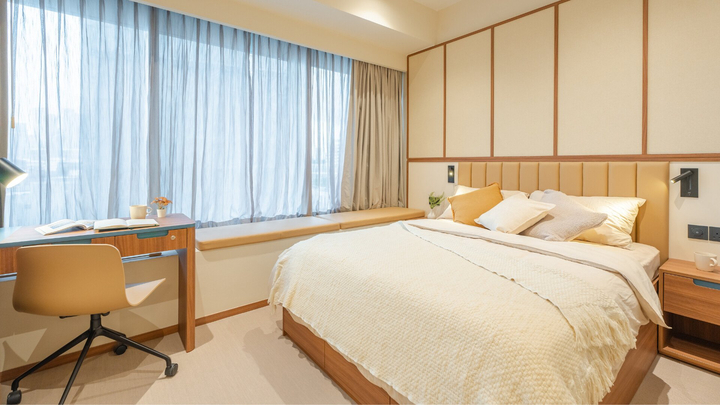 Hillside Junior Luxe Suite